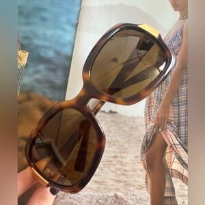 Vintage Oliver Peoples Women’s Tortoise Shell Sunglasses